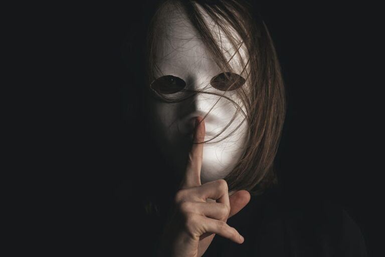 Silent Treatment is a Double-Edged sword why you blame yourself for everything after leaving a toxic relationship Silent Treatment is a Double-Edged sword why you blame yourself for everything after leaving a toxic relationship